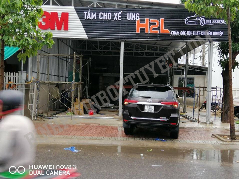 Tiệm rửa xe ô tô, xe máy