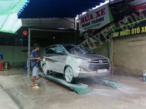 bình phun bọt tuyết giá bao nhiêu