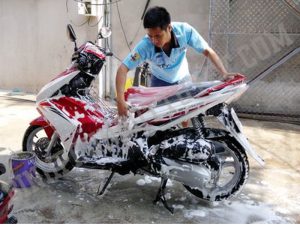 có nên rửa xe máy thường xuyên không