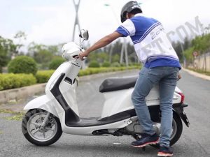 rửa xe máy xong không đề được