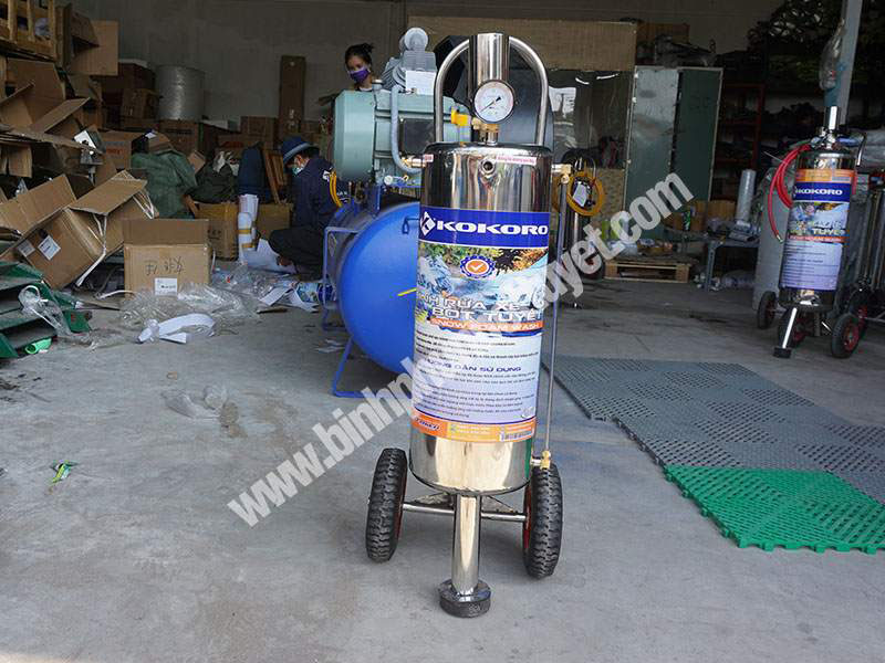 binh-phun-bot-tuyet-20-lit-cho-tiem-rua-xe-5