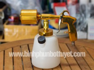 binh-rua-xe-bot-tuyet-cam-tay