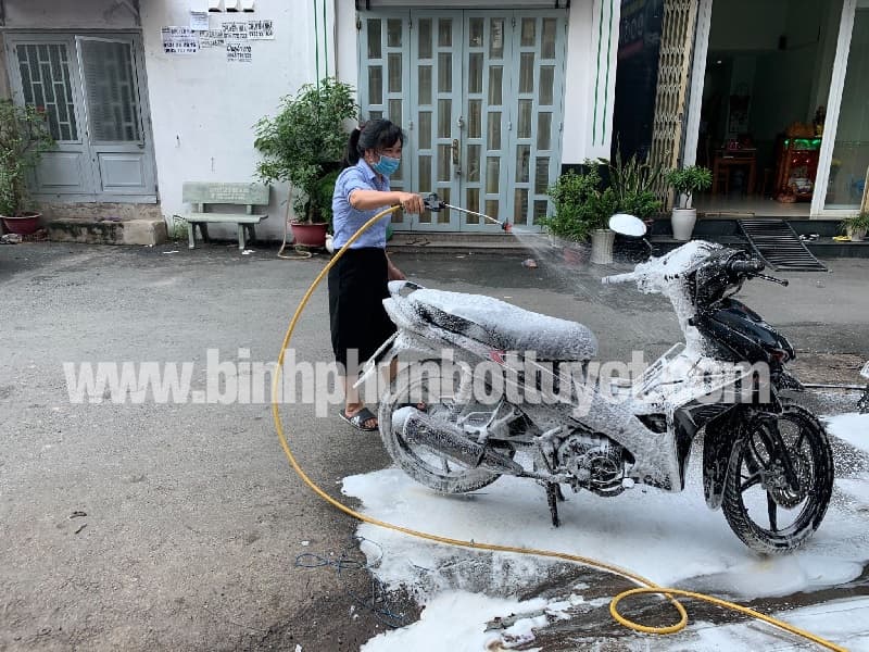 bình-phun-bọt-tuyết-4.