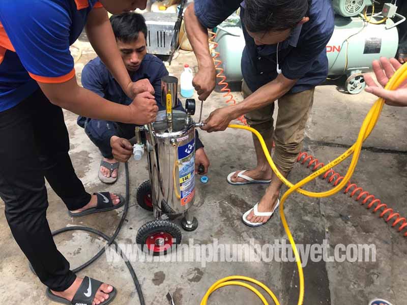 Cach-su-dung-binh-bot-tuyet-1